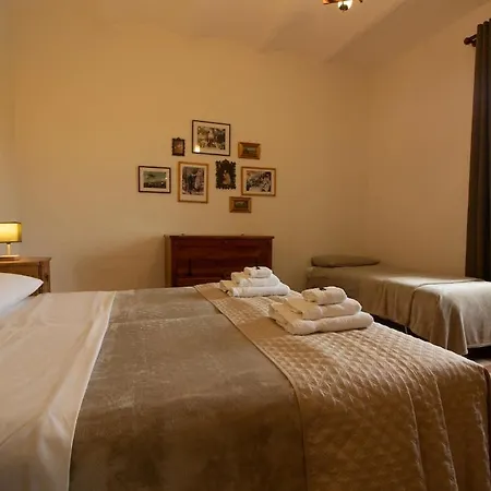 Casa Camoggi ماسا مارتانا