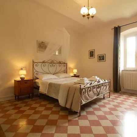 Casa Camoggi 3* ماسا مارتانا